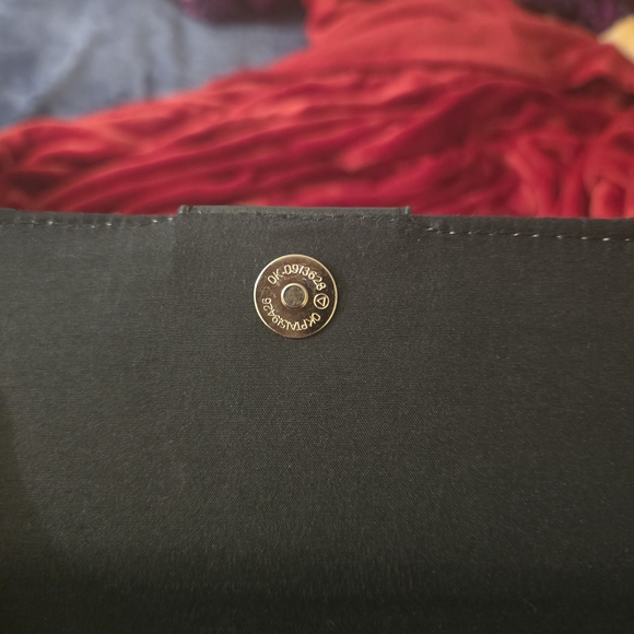 Olivia Miller Bee Cross Body Handbag - Picture 3 of 13